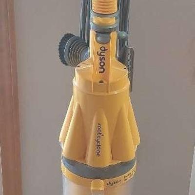 Dyson Yellow Root Cyclone Vacuum 