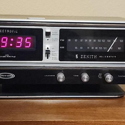 Vintage Zenith Clock Radio