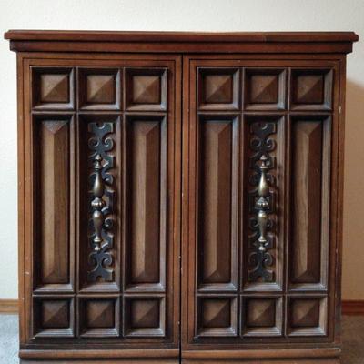 Singer Futura Model 900 In Late Century Sewing Cabinet