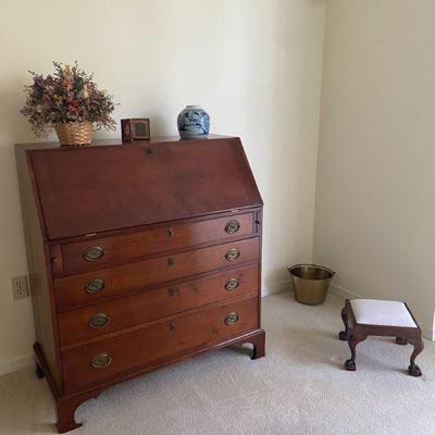 Hepplewhite Style Mahogany Desk