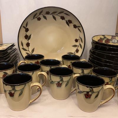 Mikasa Gourmet Basics - Desert Blossom Dish Set