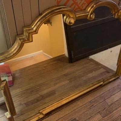 Giltwood-Framed Neoclassical Wall Mirror