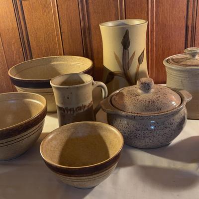 Various Kitchen Pottery Pieces 
