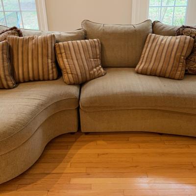 Norwalk Sectional Sofa with 6 Throw Pillows