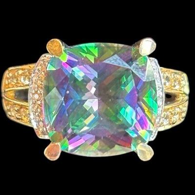 Cocktail ring in 10k gold rainbow topaz & diamonds