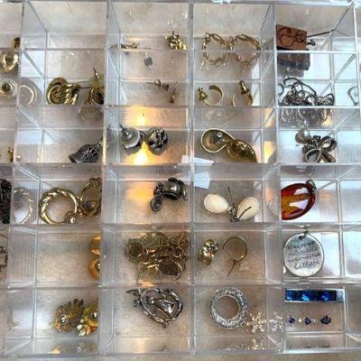 Mystery lot of jewelry