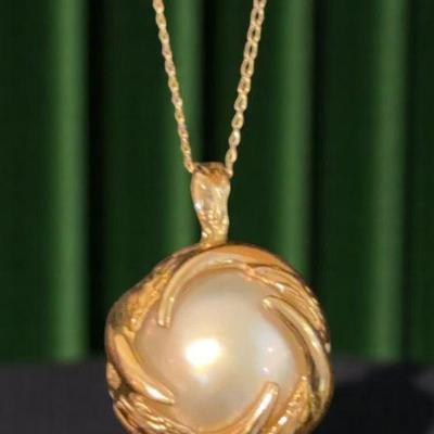 Mabe pearl pendant necklace