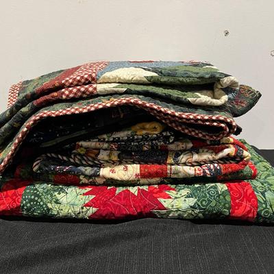 Handmade Holiday Quilt Collection 