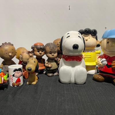 Peanuts Gang Snoopy Cookie Jar Collection & More 