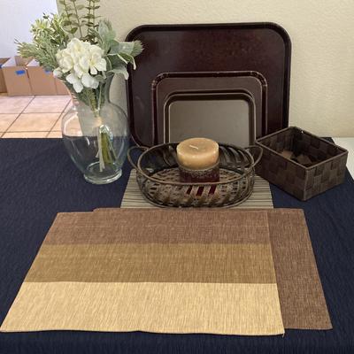 Vintage Woven Wicker Rattan Basket with Plastic Serving Trays Set if 4 and Set of 3 Place Mats