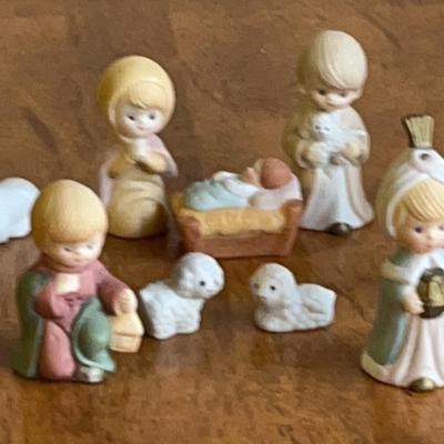 11 Piece Porcelain Nativity Figures 
