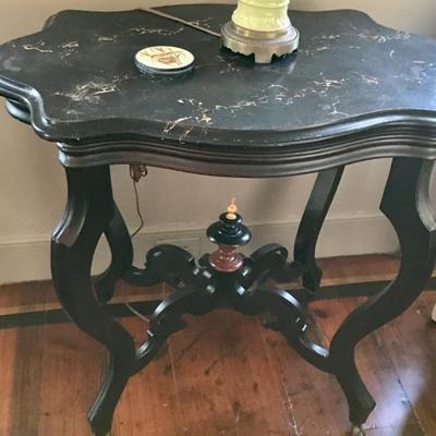 faux marble parlor table $250
32 X 22 X 29"
