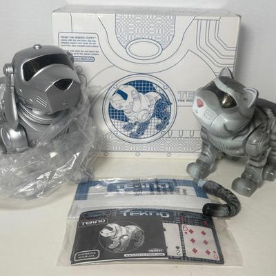 Tekno The Robot Dog & Kitty