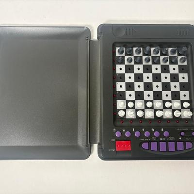 RadioShack Portable 1750L 64 Level Chess Computer Complete