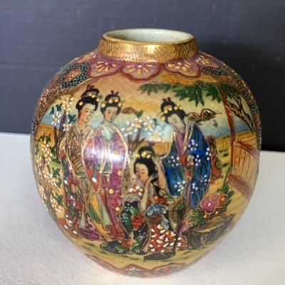 Satsuma Japanese Geisha Jar