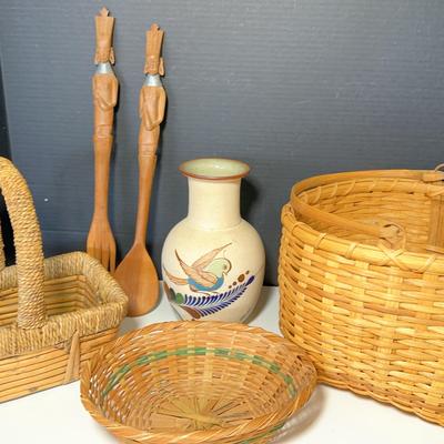 Tonala Bird Vase & More Collectibles