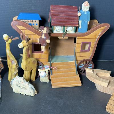 Noah’s Ark Wood Pull Toy Play Set