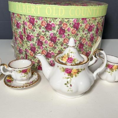 Royal Albert Old Country Roses Le Petite Tea Set