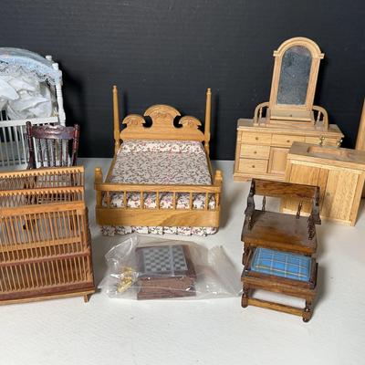 Wood Doll House Furniture Miniatures