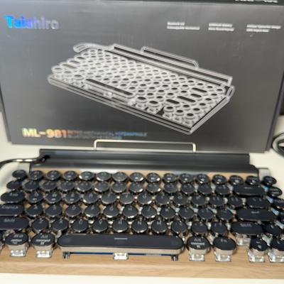 Retro Mechanical Hotswappable Bluetooth Keyboard