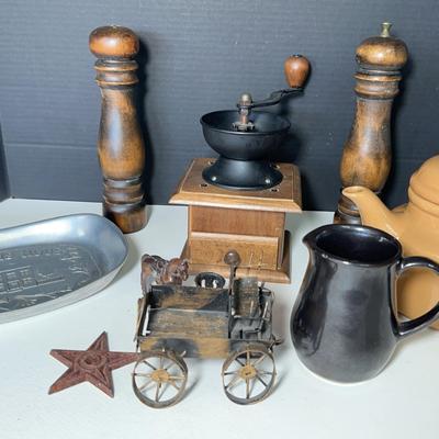 Americana Vintage Kitchen Collectibles & Decor