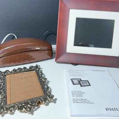 Philips Digital Phot Frame & Vintage Slim Line Phone
