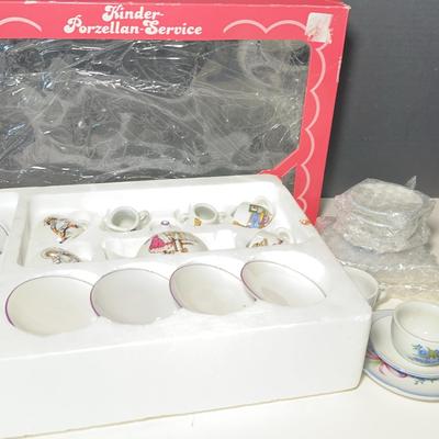 Reutter Porcelain Kinder & Forget Me Nots Mini Tea Sets