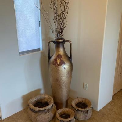 Large Vase And Baskets Decor