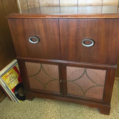 Vintage Capehart Console Tube Radio & Record Player Cabinet