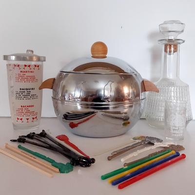 Vintage Bar Essentials With Chrome West Bend Ice Bucket
