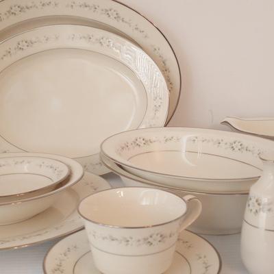 Noritake "Heather" 12 Place Settings 