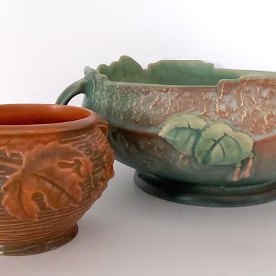 Roseville Fuschia Green Handled Bowl With Bush Berry Vase
