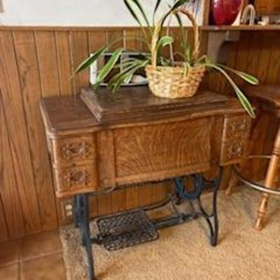 Sewing table 
