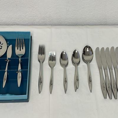 Oneida Craft Deluxe Stainless 8 Pc Set + Serving Utensils 