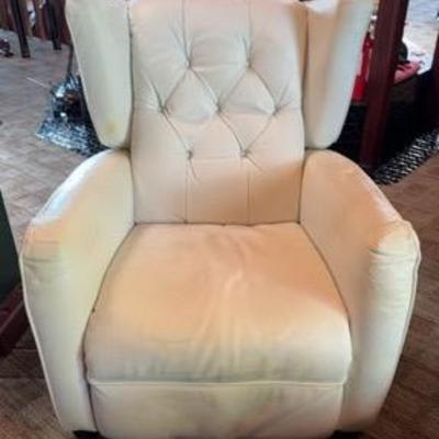 Leather White Recliner With Speakers In Headrest (Natuzzi Edition)