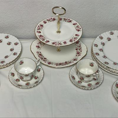 Royal Albert ‘Forget-Me-Not Rose’ Pattern 4 Place Setting China + Dessert Tray