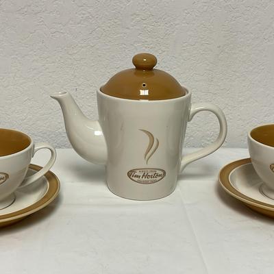 Tim Horton’s Always Fresh 2 Cup Teapot + 2 Cups & Saucers