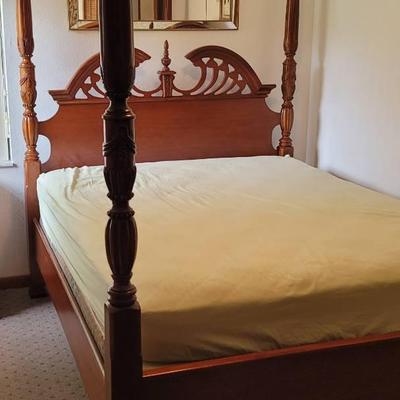Queen Size 4 Post Wood Bedframe 