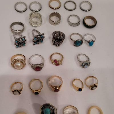 28 Ladies Costume Rings - Mix Of Sizes 