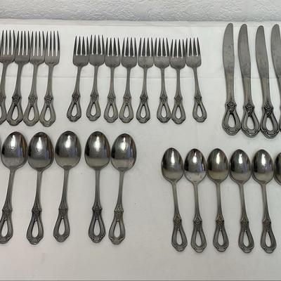 Oneida Toujours Stainless 8 Pc Flatware Set (-1 Knife)