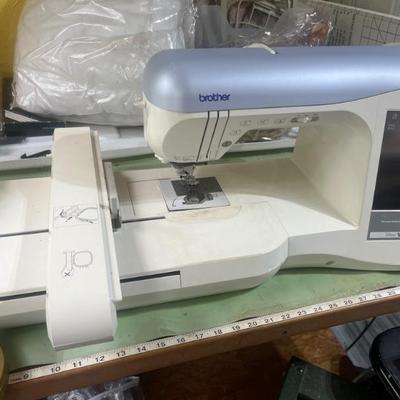 Brother Innovis 1500D Disney Sewing Machine