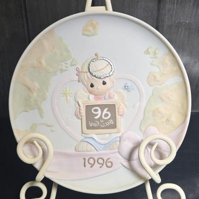 Precious Moments Plate 1996 "Peace On Earth"