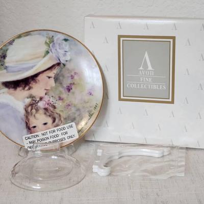 Vintage AVON Collectible Plate - Tender Moments 1997 Mother's Day Plate
