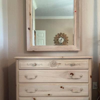 Dresser With Mirror