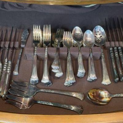 Oneida Ltd. Floral Queen 1881 Rogers Silverplate Flatware
