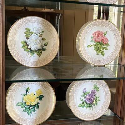 Decorate plates from The Edward Marshall Boehm Rose Plate Collection.
Hand crafted from fine China features white background with gold...