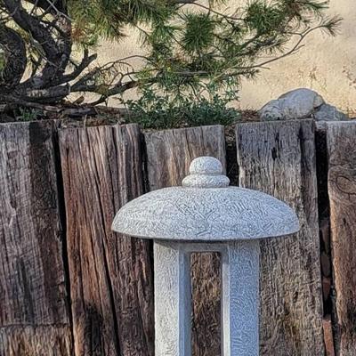 Japanese Garden Lantern - Concrete