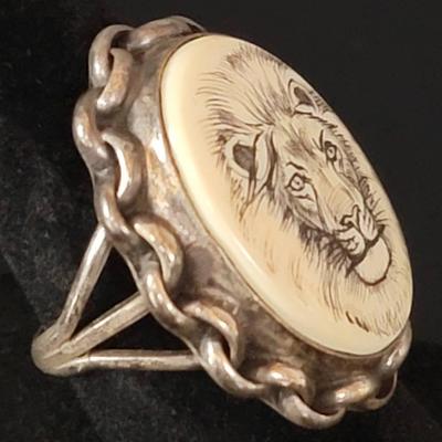 Sterling Silver Ring w/ Etched Lion Unidentified Stone