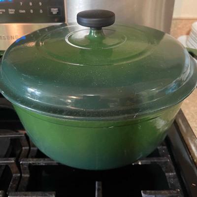 Tramontina cast iron dutch oven