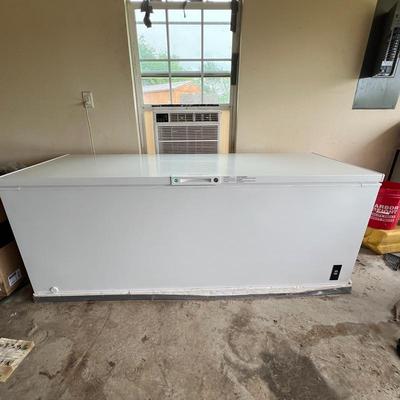 Frigidaire 24.8 cu. ft. chest freezer